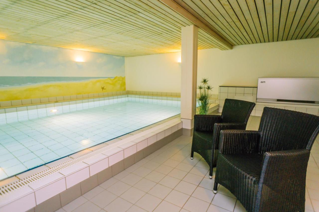 Gemuetliche Wohnung Unter Reet Mit Pool Und Sauna In Keitum Exterior photo