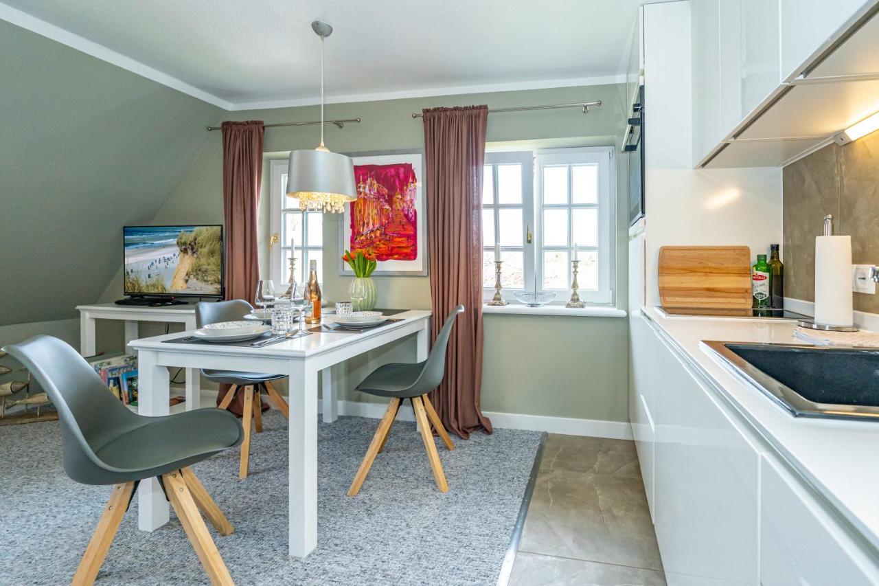 Gemuetliche Wohnung Unter Reet Mit Pool Und Sauna In Keitum Exterior photo